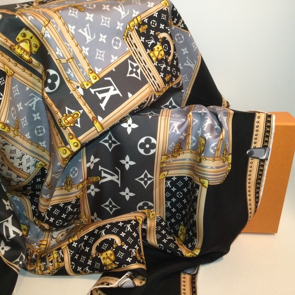 Louis Vuitton Silk Scarf Made in Italy NWOT - Picture 1 of 5